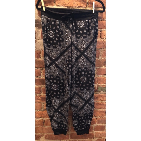Zumiez Pants - Zumiez Jogger Paisley Pants